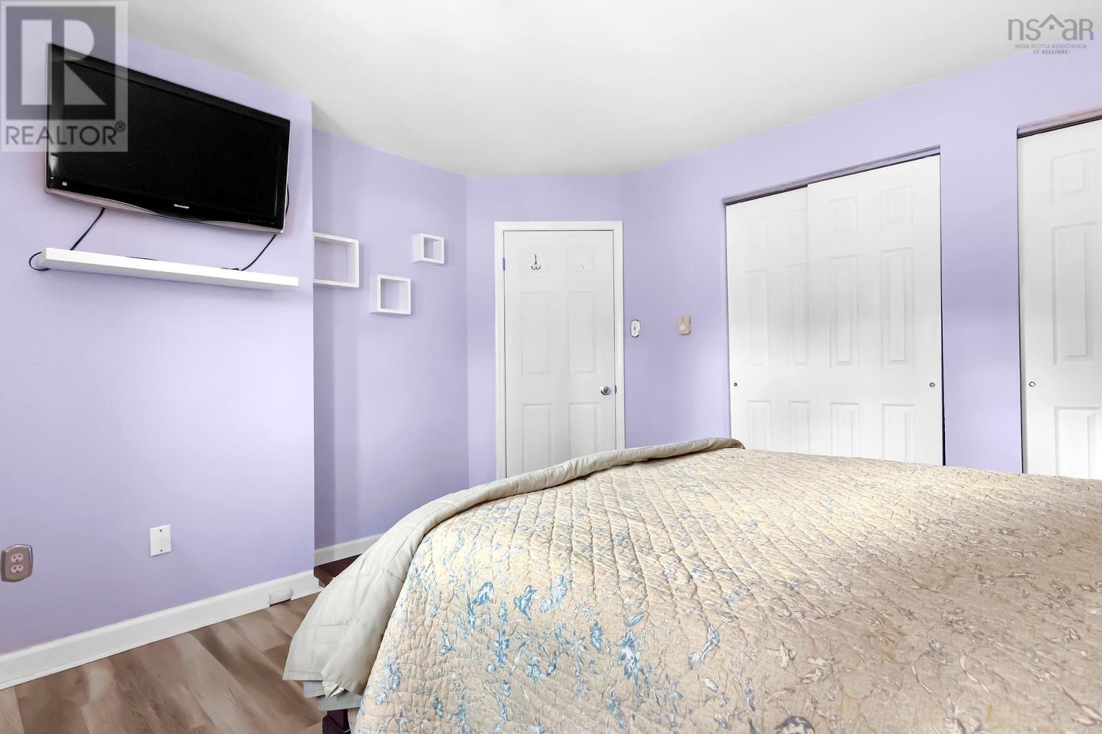 Property 20 of 38 of 104 158 Farnham Gate Road