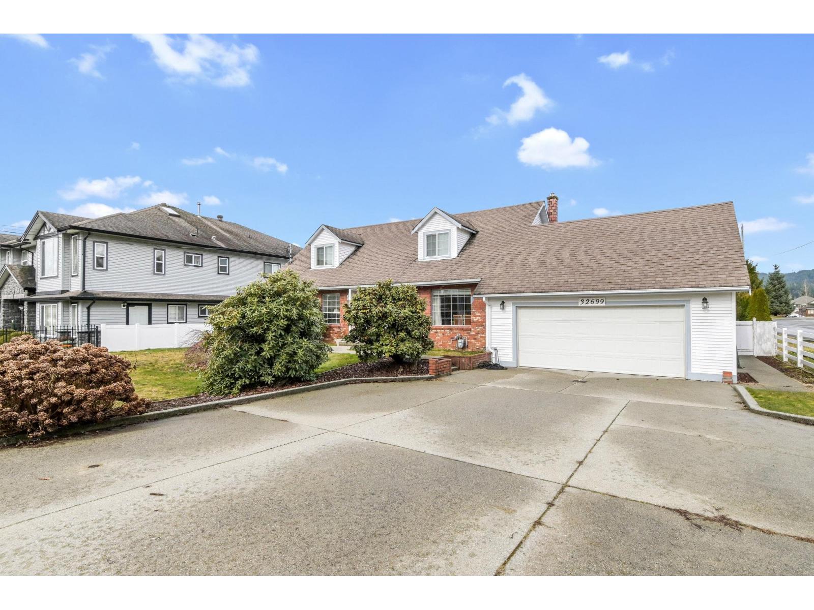 32699 CHERRY AVENUE - Photo 2 of 34, Mission, British Columbia