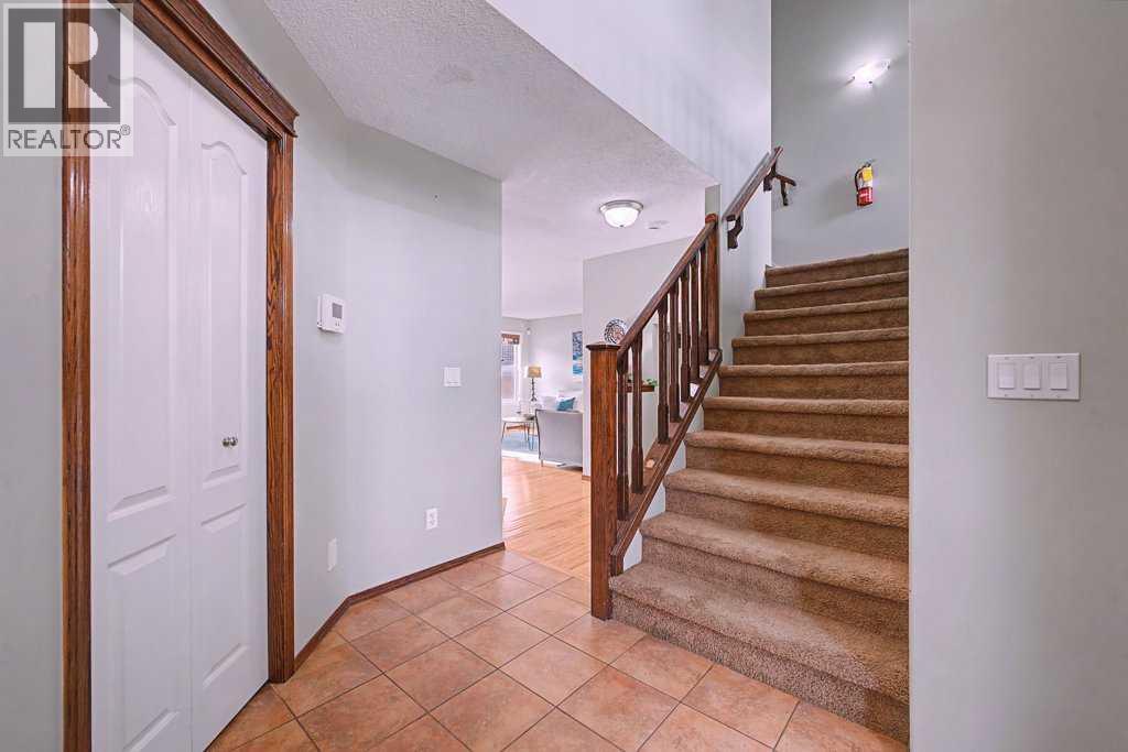 154 New Brighton Lane SE - Photo 3 of 46, Calgary, Alberta