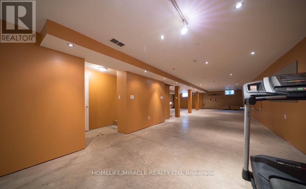 385 MOUNT PLEASANT ROAD - 10