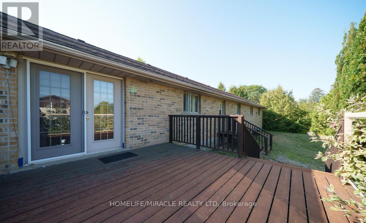 385 MOUNT PLEASANT ROAD - 32