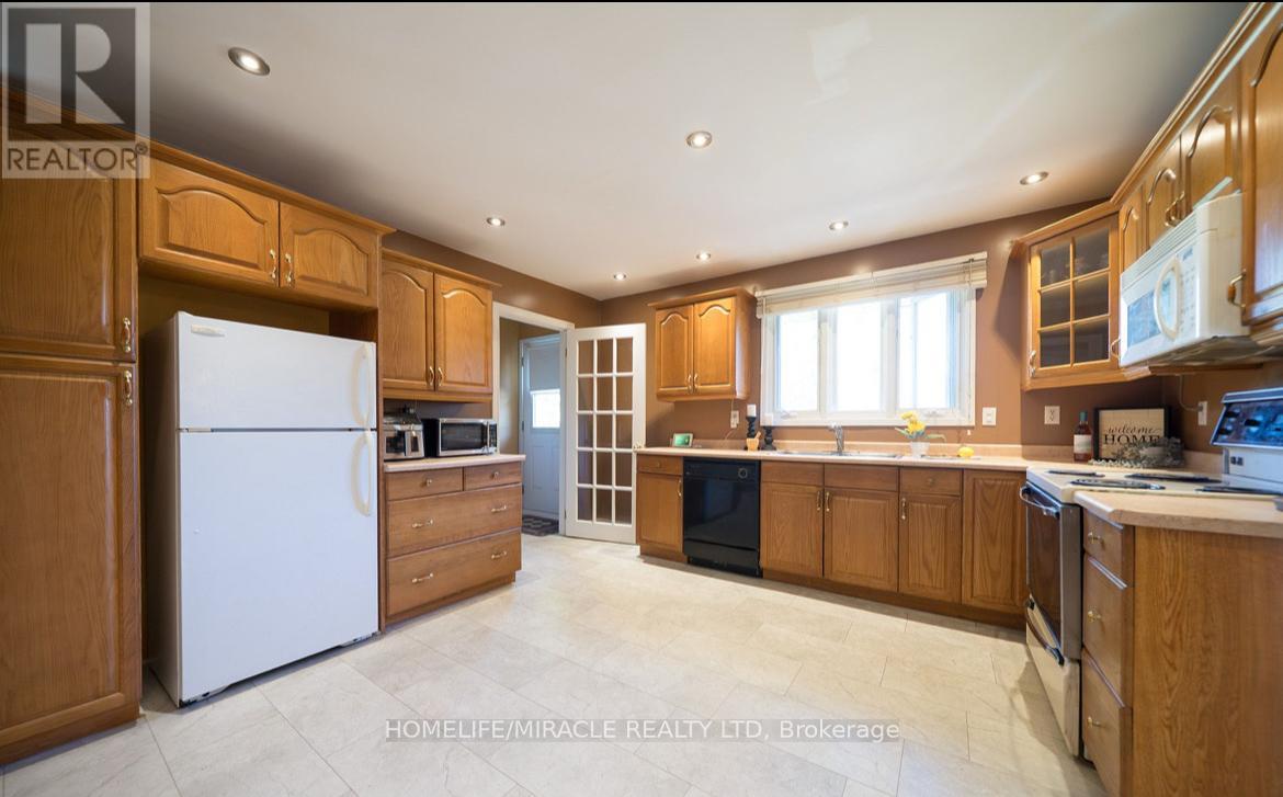 385 MOUNT PLEASANT ROAD - 26