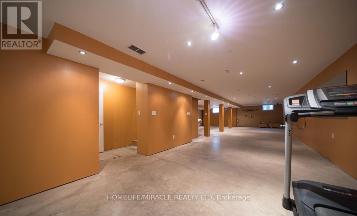 385 MOUNT PLEASANT ROAD - 8