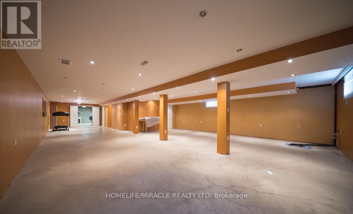 385 MOUNT PLEASANT ROAD - 9