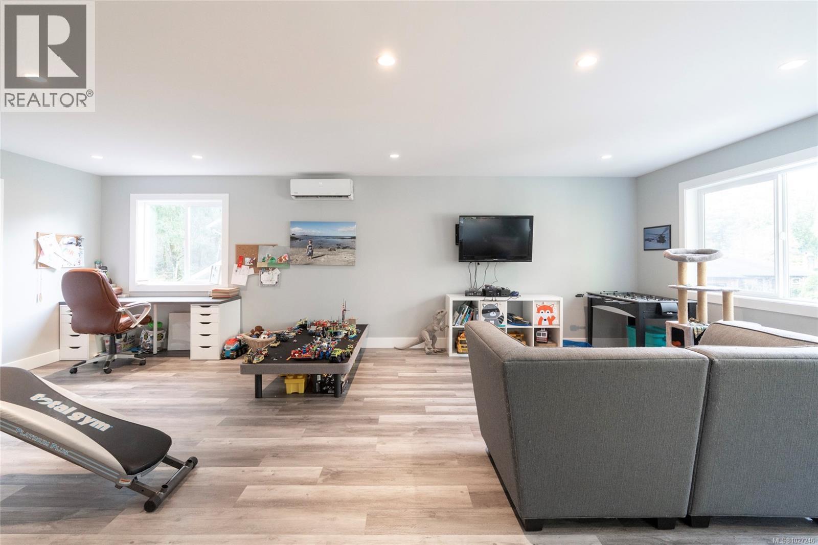 1018 Elstree Close, Central Saanich