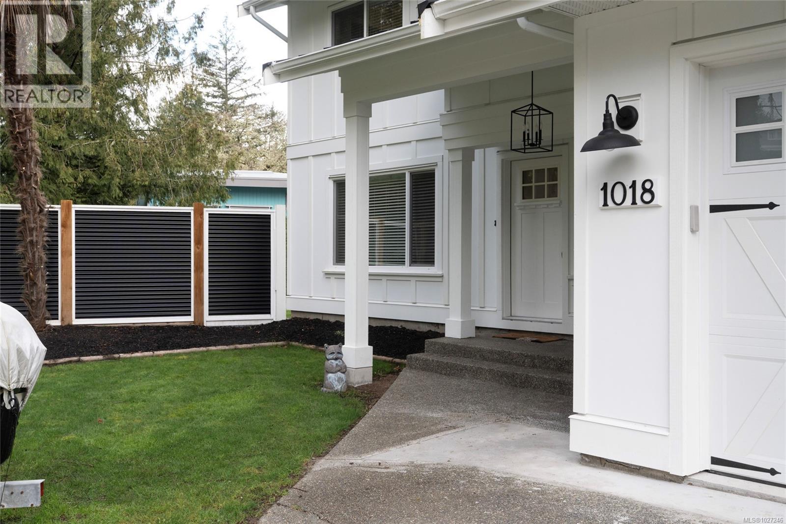 1018 Elstree Close - 2