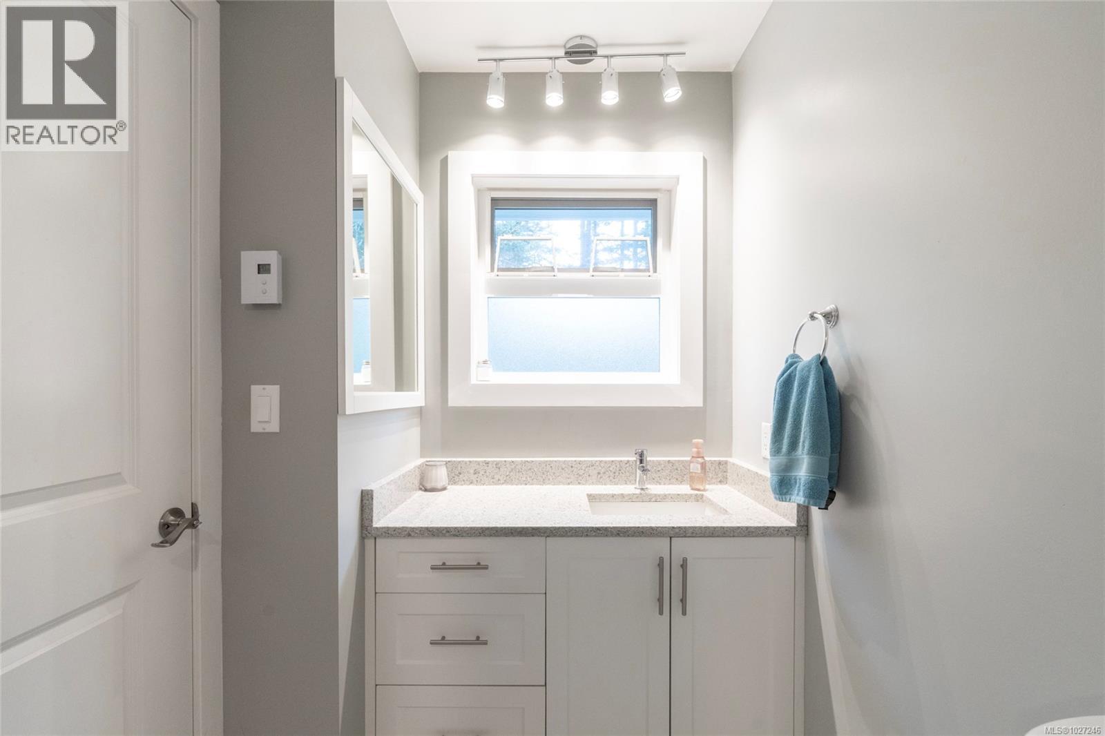 1018 Elstree Close, Central Saanich