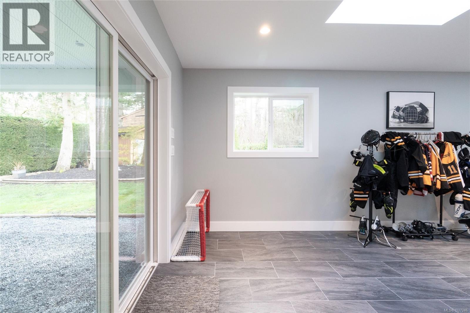 1018 Elstree Close, Central Saanich