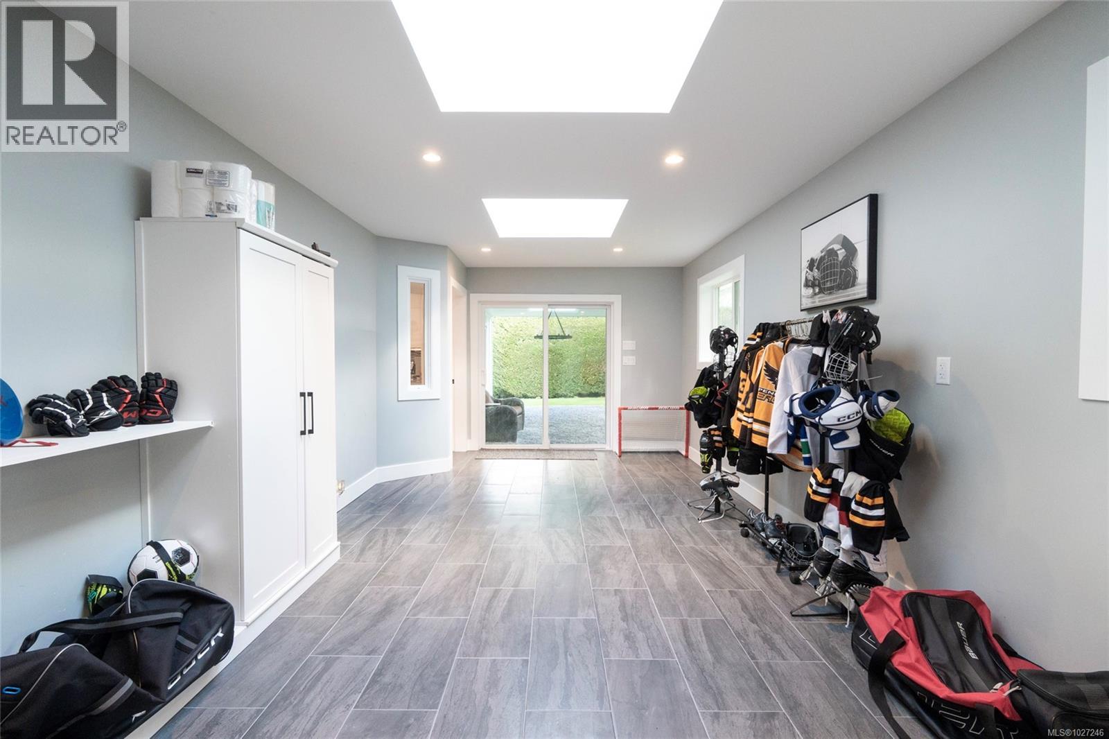 1018 Elstree Close, Central Saanich