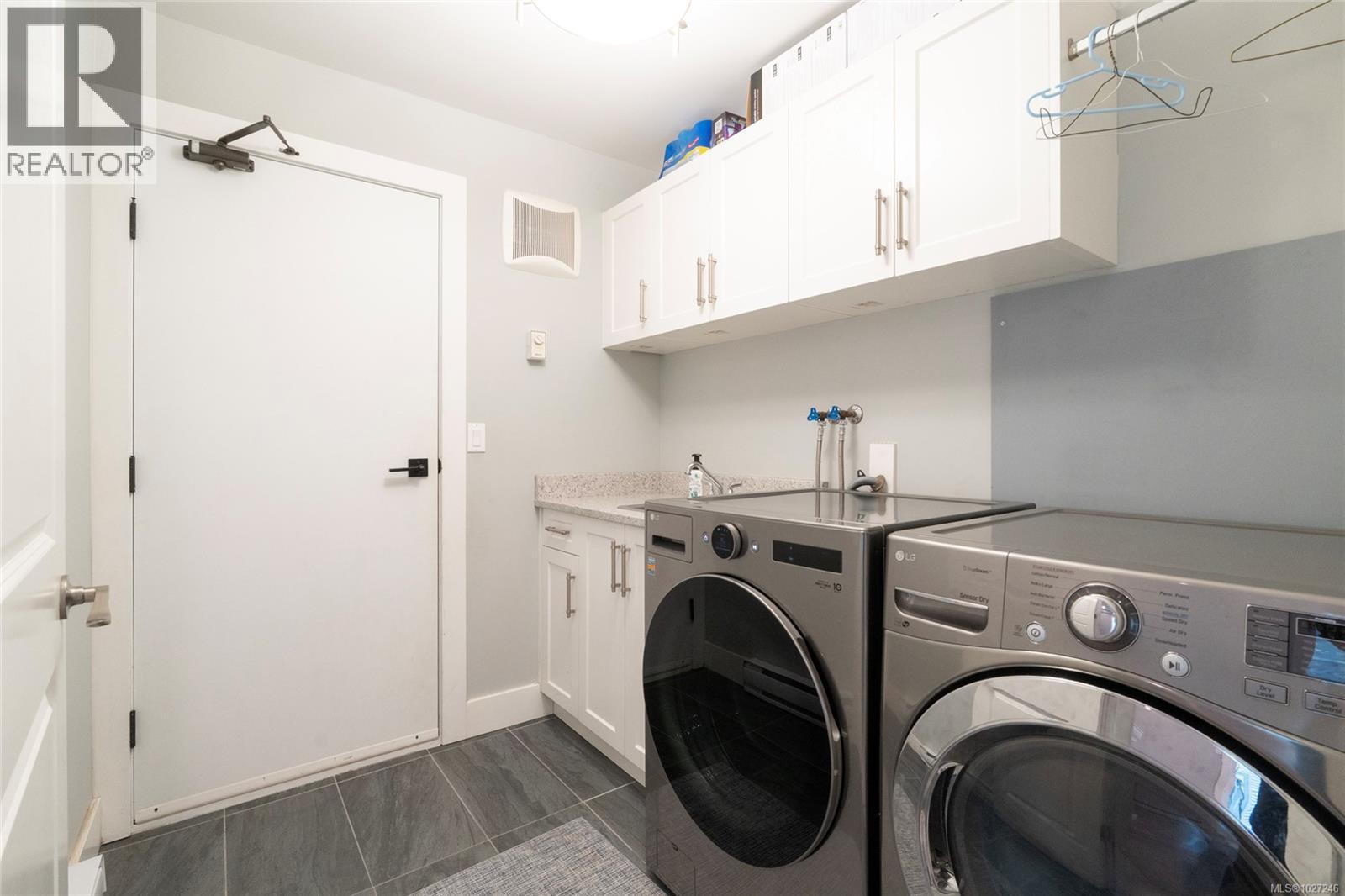 1018 Elstree Close, Central Saanich