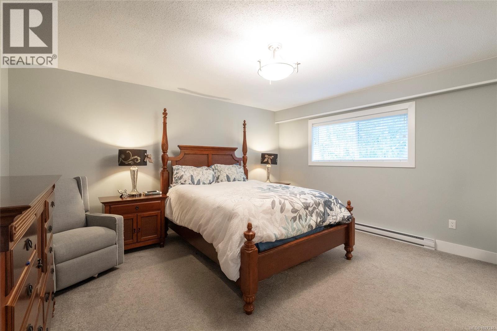 1018 Elstree Close, Central Saanich