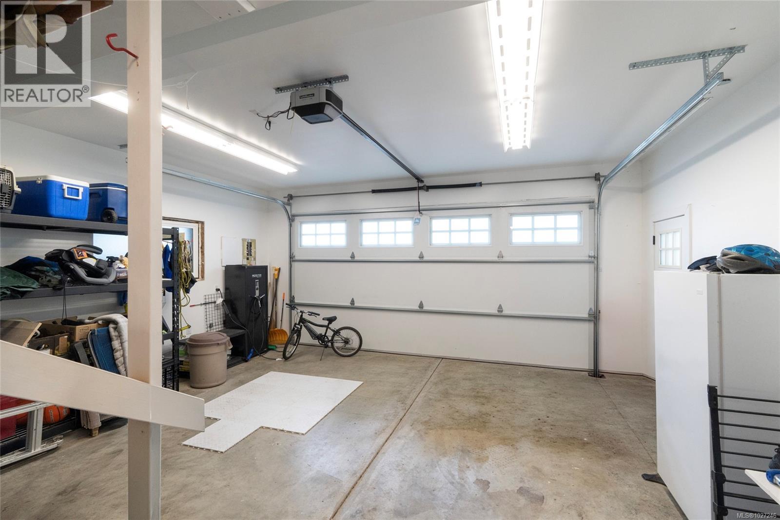 1018 Elstree Close, Central Saanich