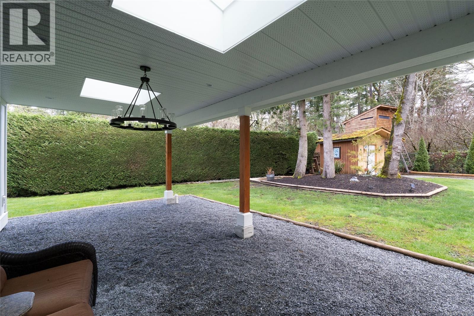 1018 Elstree Close, Central Saanich