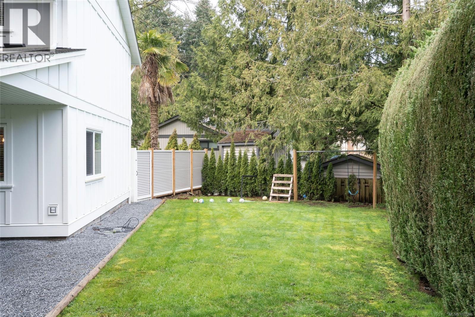 1018 Elstree Close, Central Saanich