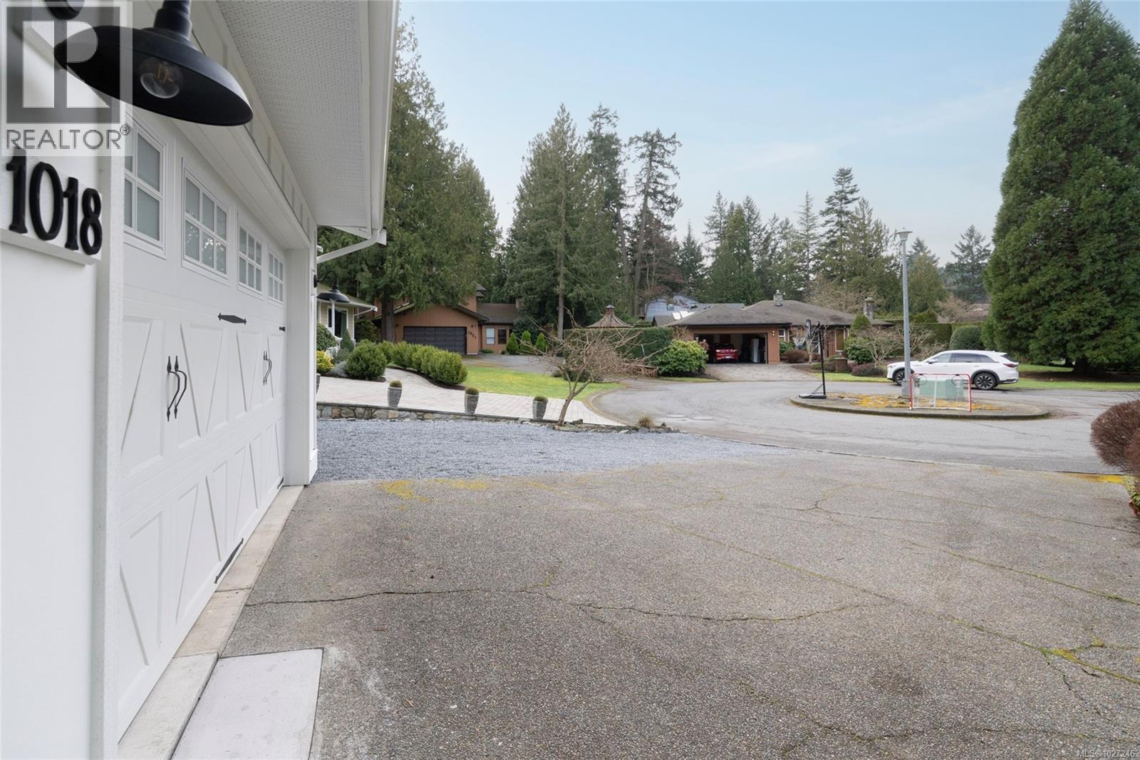 1018 Elstree Close, Central Saanich
