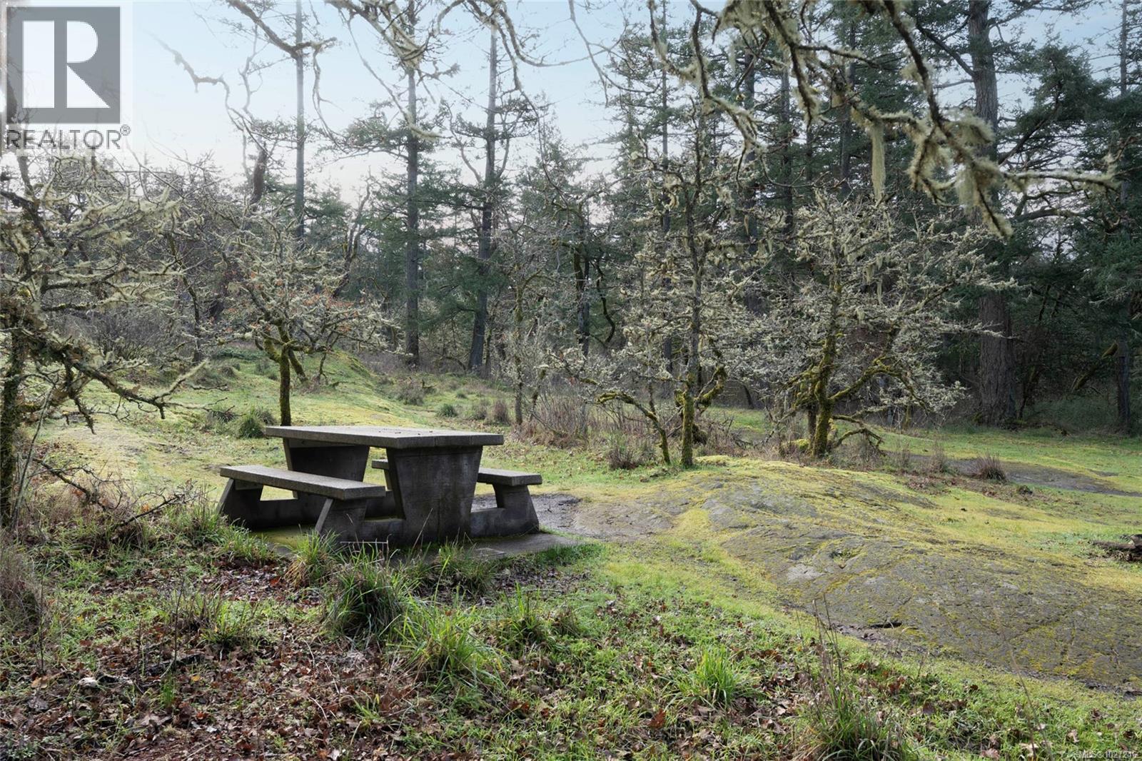 1018 Elstree Close, Central Saanich