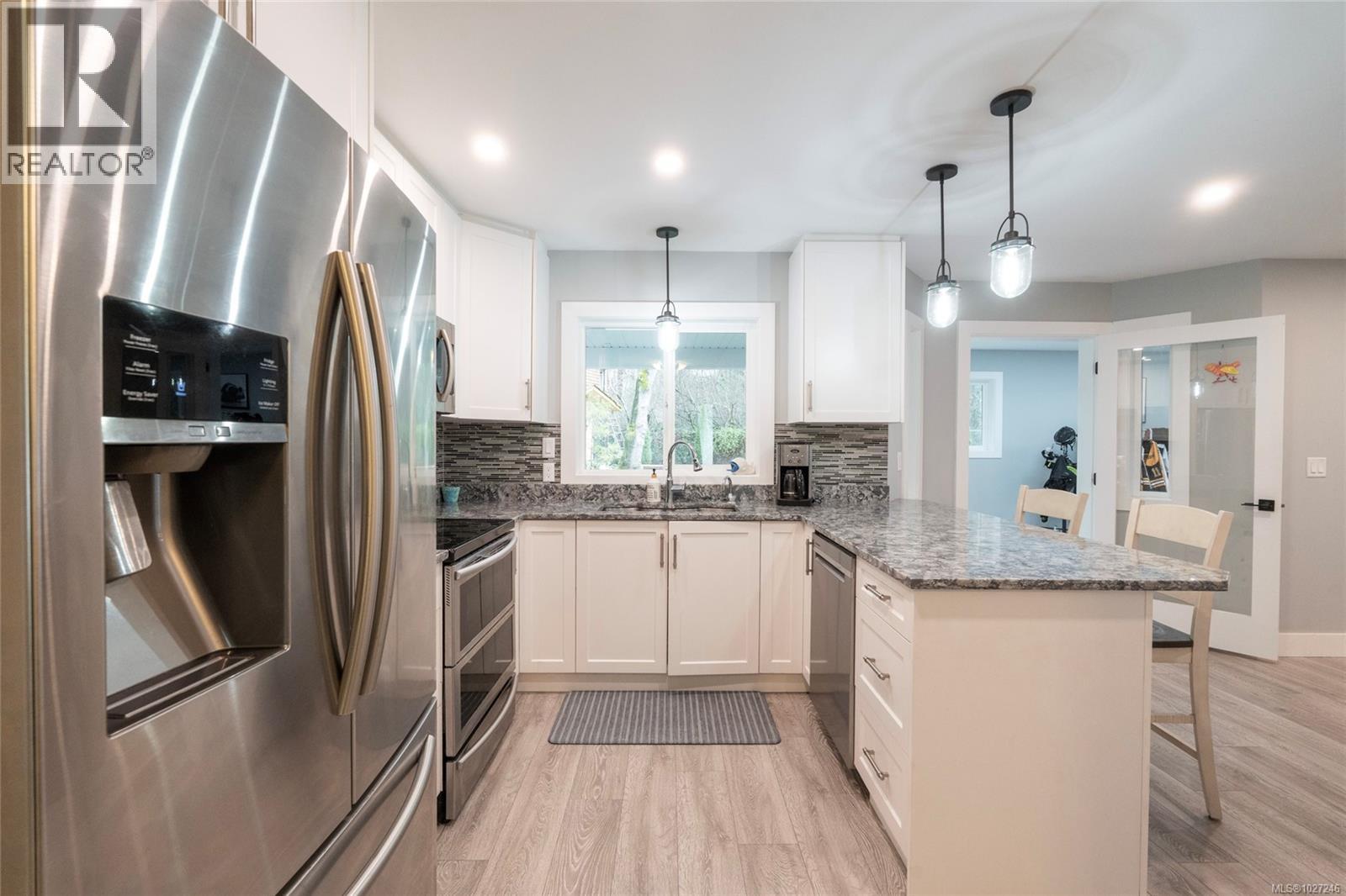 1018 Elstree Close, Central Saanich