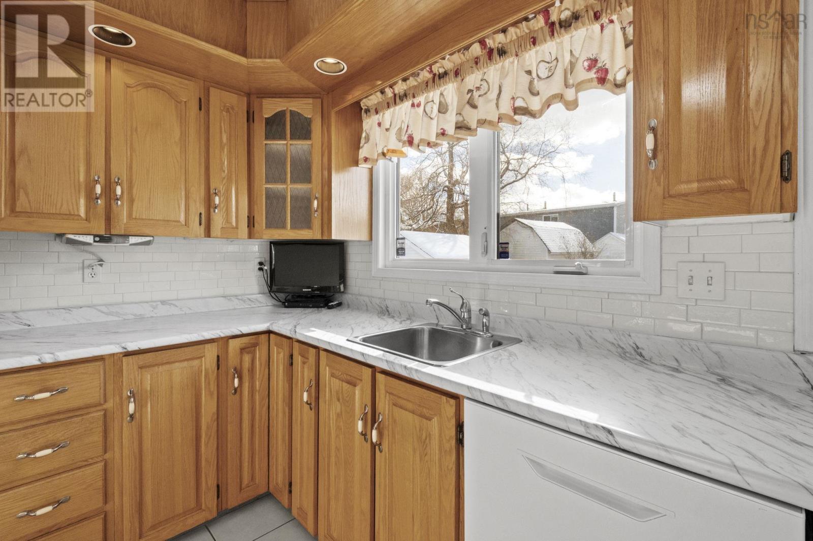 Property 19 of 49 of 85 Amaranth Crescent