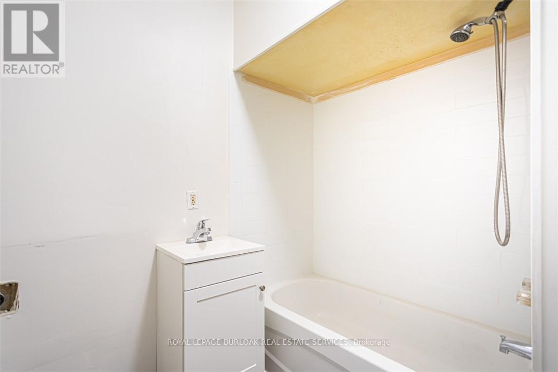 2712 UPPER JAMES STREET - 24