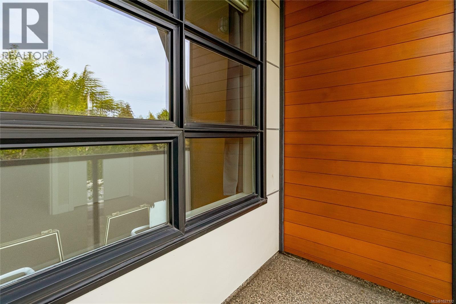 #102 4000 SHELBOURNE ST - 31