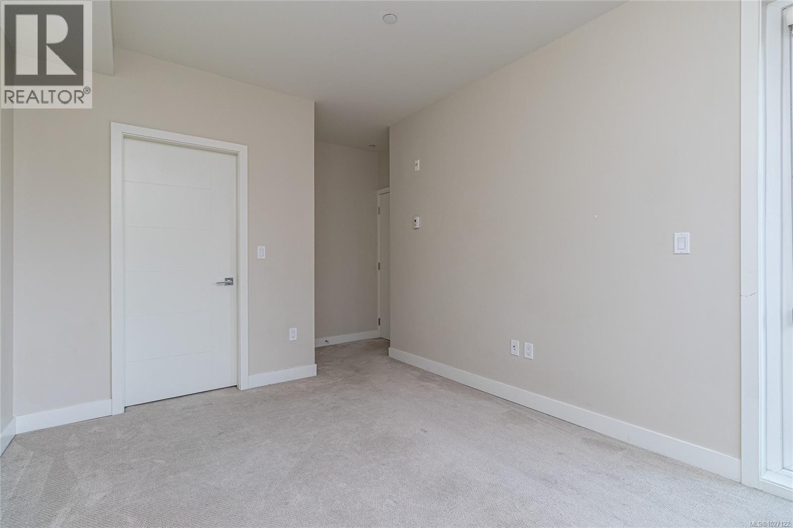 #102 4000 SHELBOURNE ST - 26