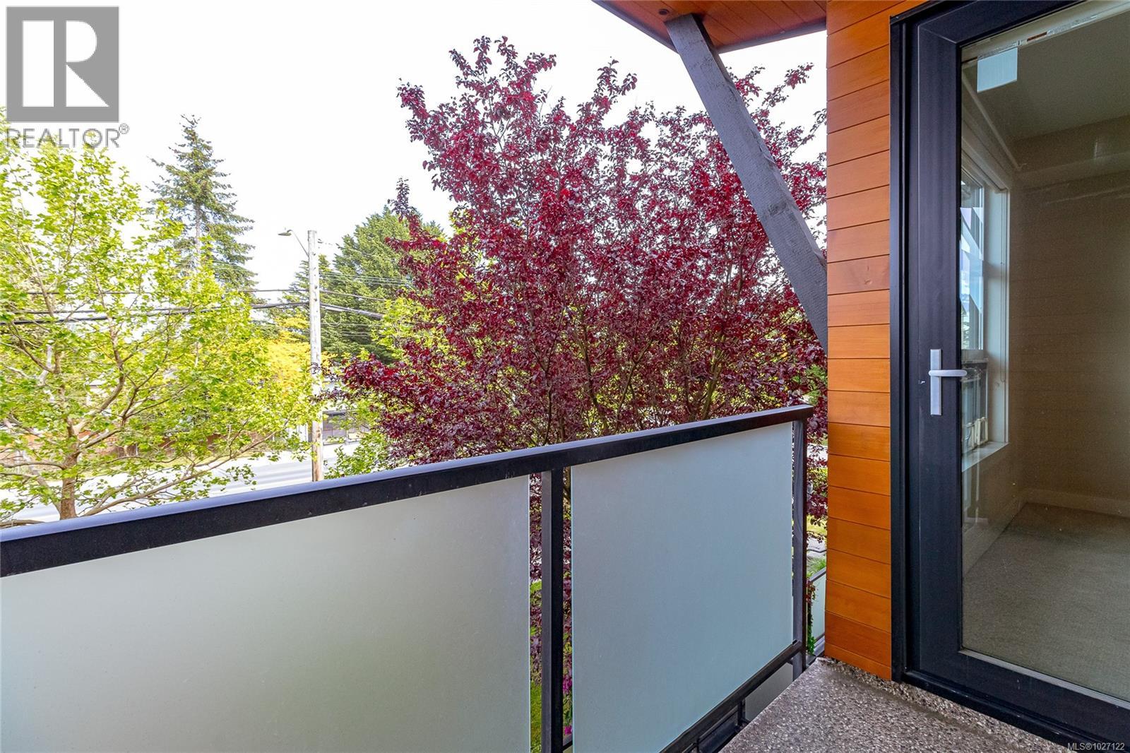 #102 4000 SHELBOURNE ST - 28