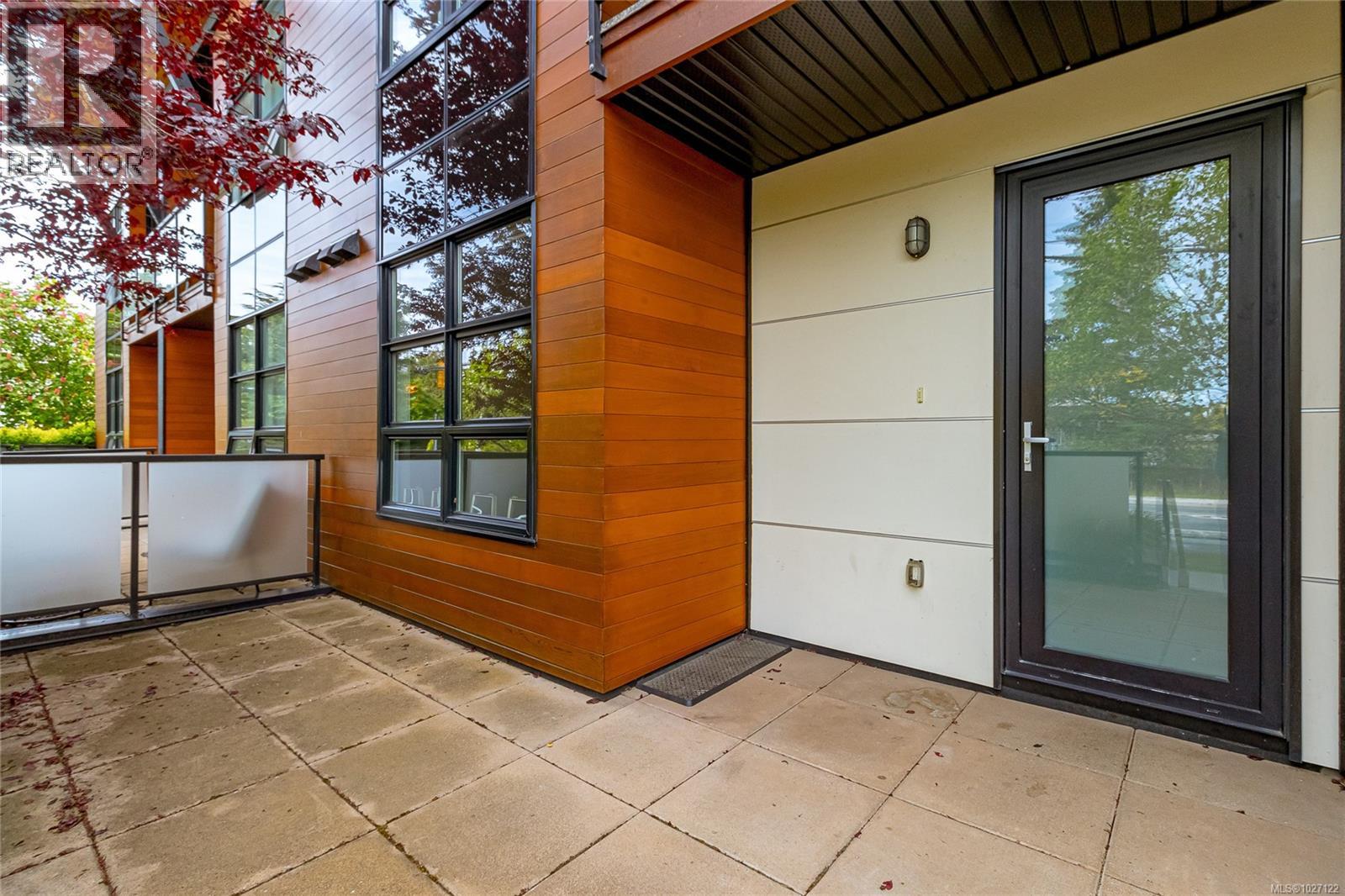 #102 4000 SHELBOURNE ST - 39