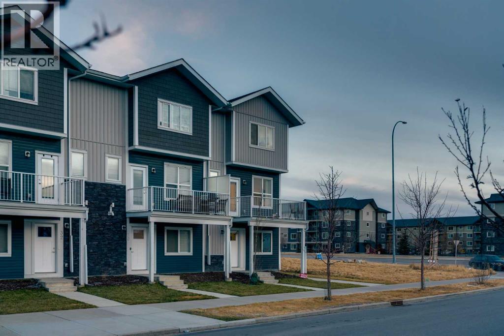 28 Redstone Boulevard NE - Photo 3 of 37, Calgary, Alberta