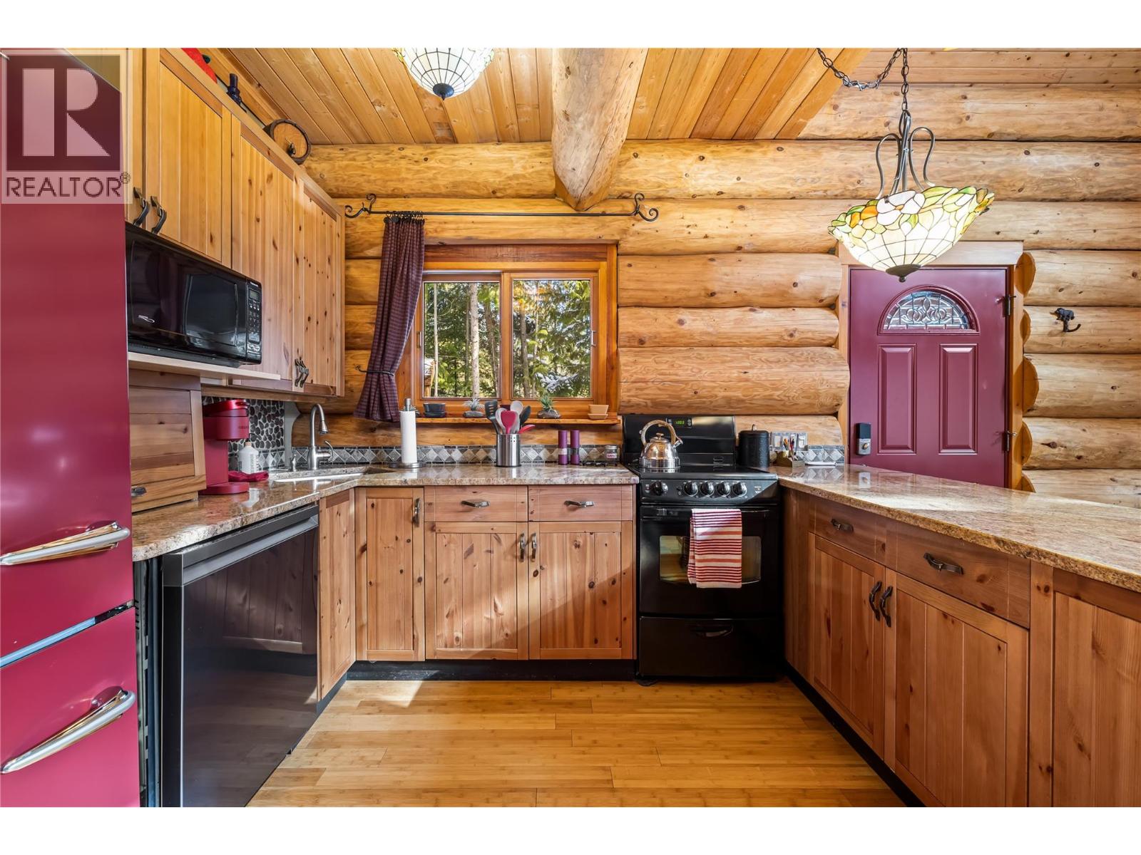 16320 BOWE Road, Crawford Bay