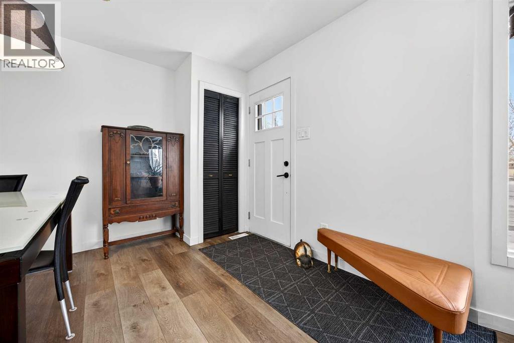 23 Beaupre Crescent NW - Photo 2 of 39, Calgary, Alberta