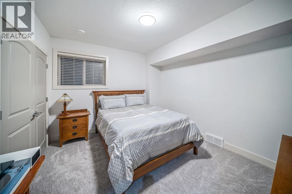 216 Gleneagles Estates Lane, Cochrane