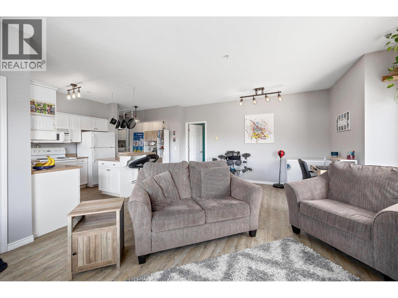 204 1125 Bernard Avenue, Kelowna