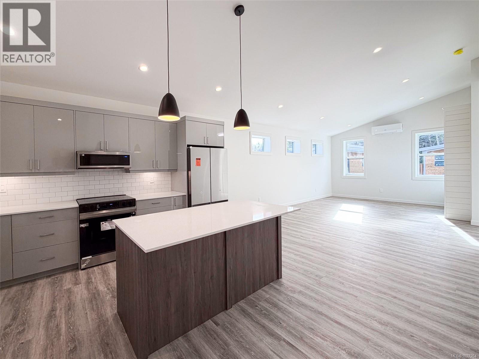 #18 3025 Royston Rd - 11