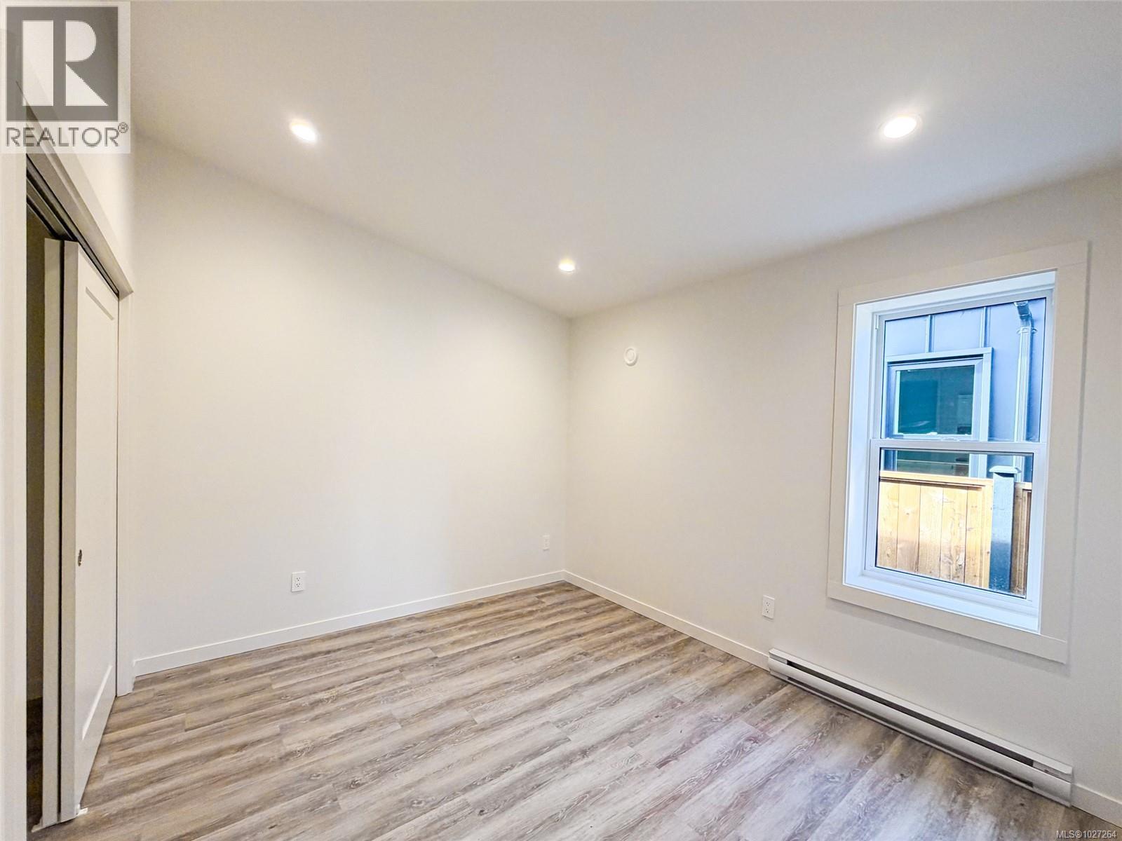 #18 3025 ROYSTON RD - 13