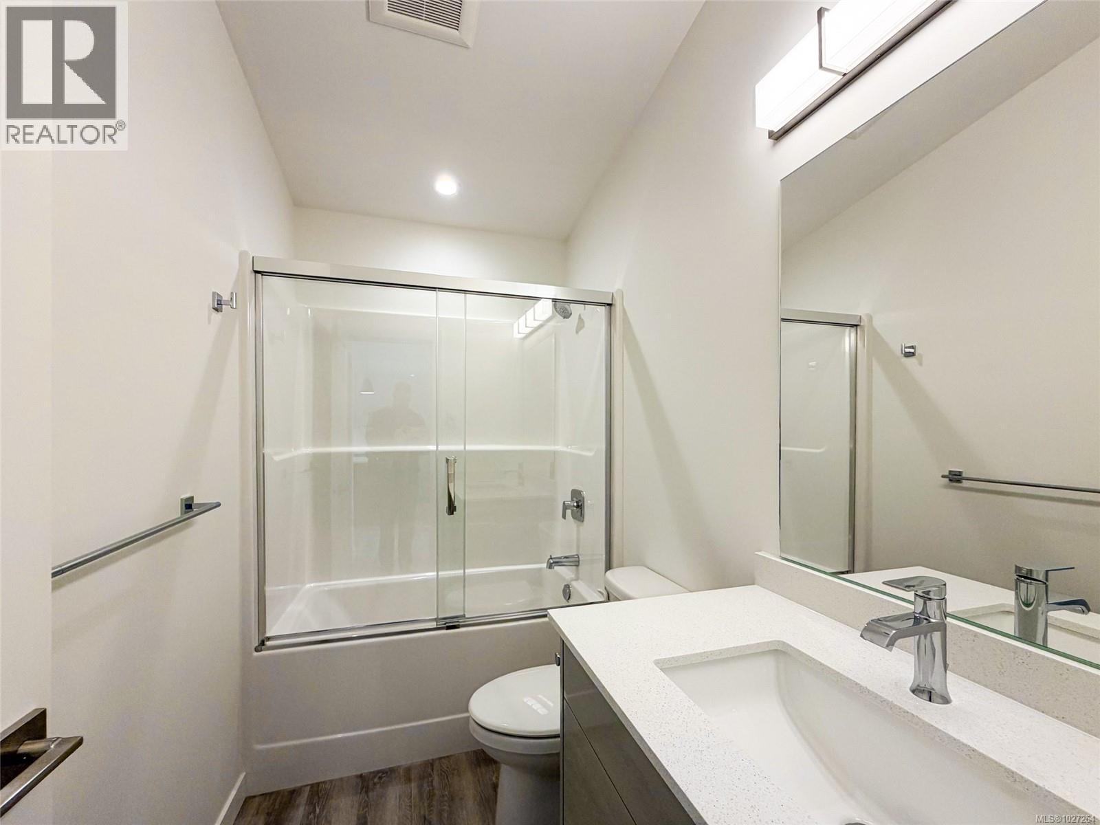 #18 3025 ROYSTON RD - 15