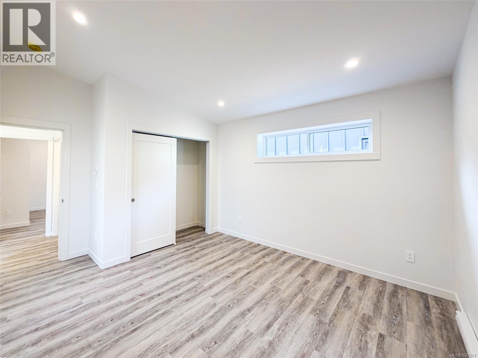 #18 3025 Royston Rd - 16