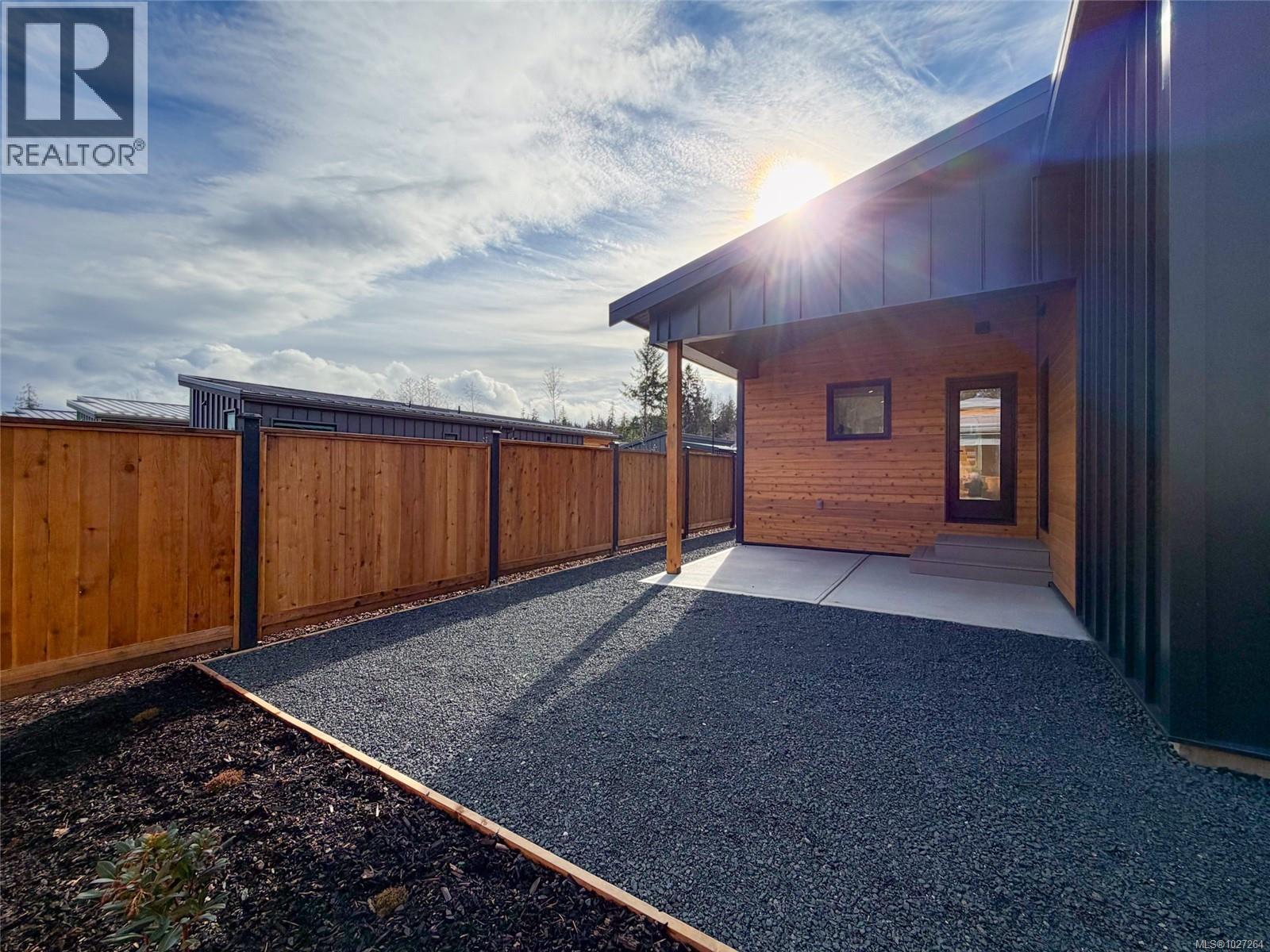 #18 3025 Royston Rd - 22