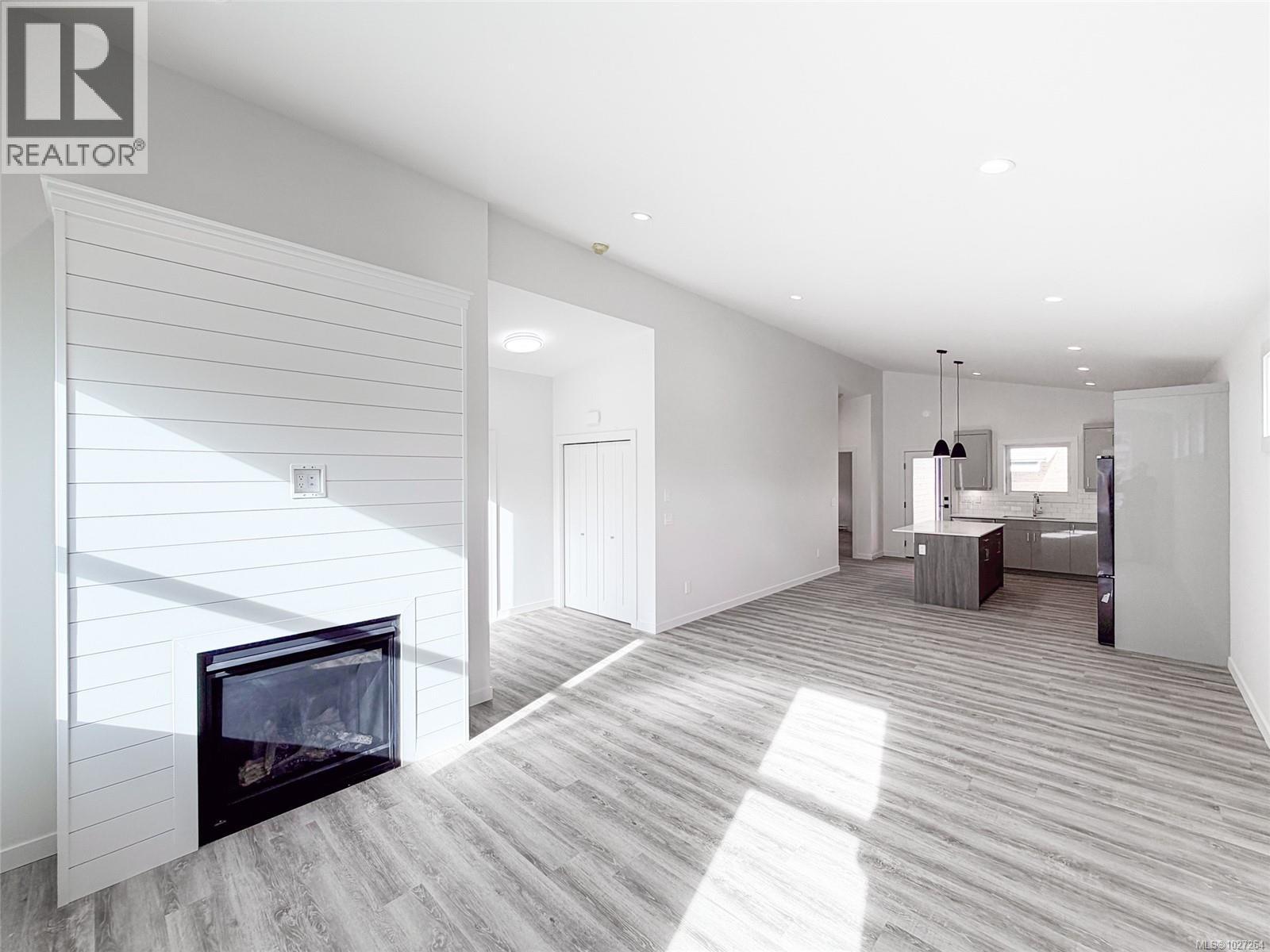 #18 3025 Royston Rd - 5