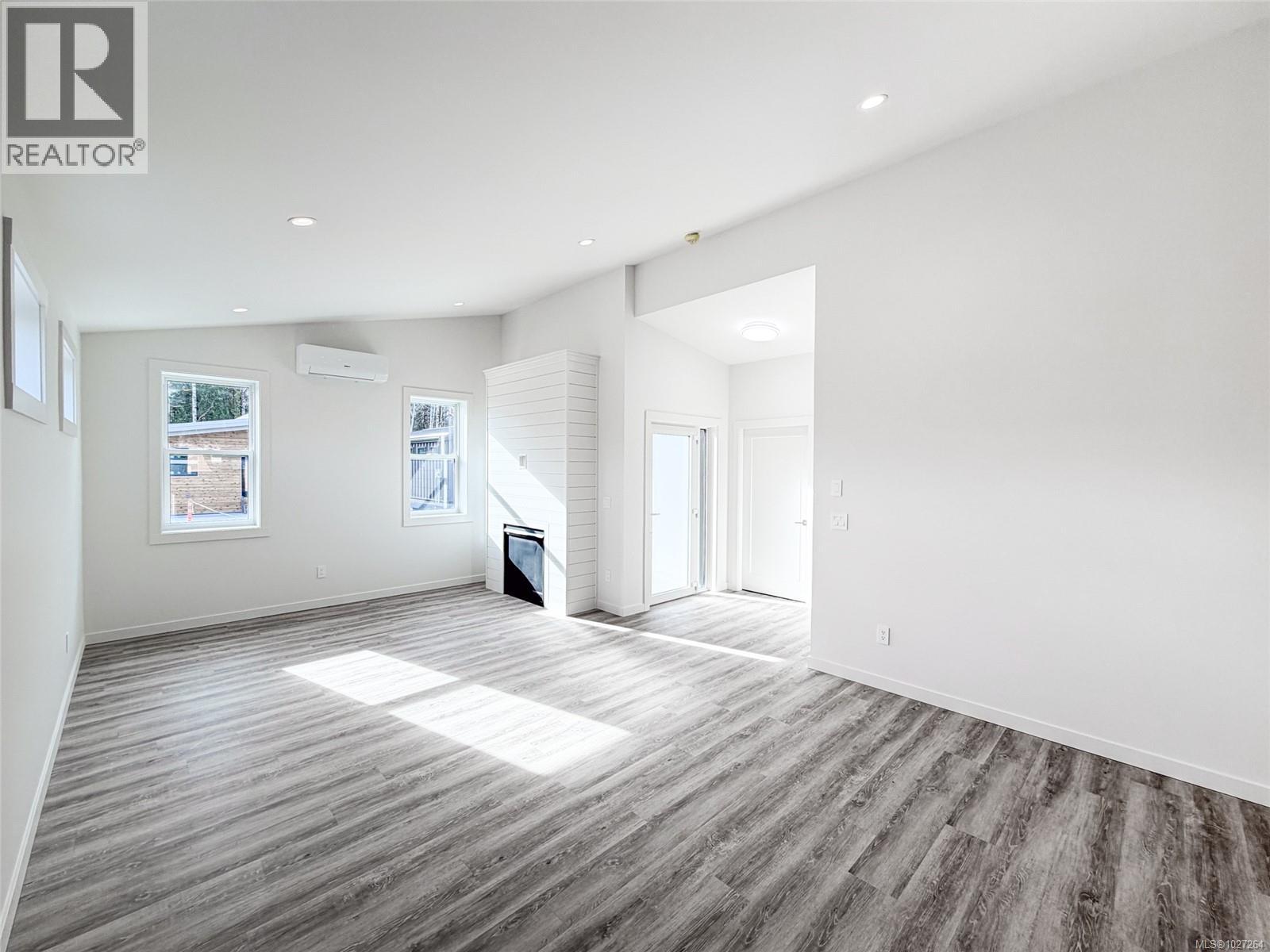 #18 3025 Royston Rd - 6