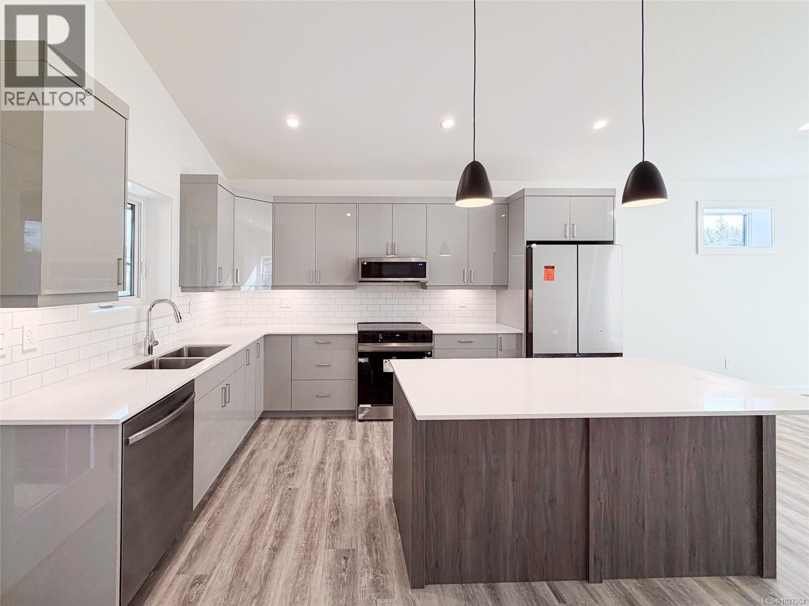 #18 3025 Royston Rd - 9