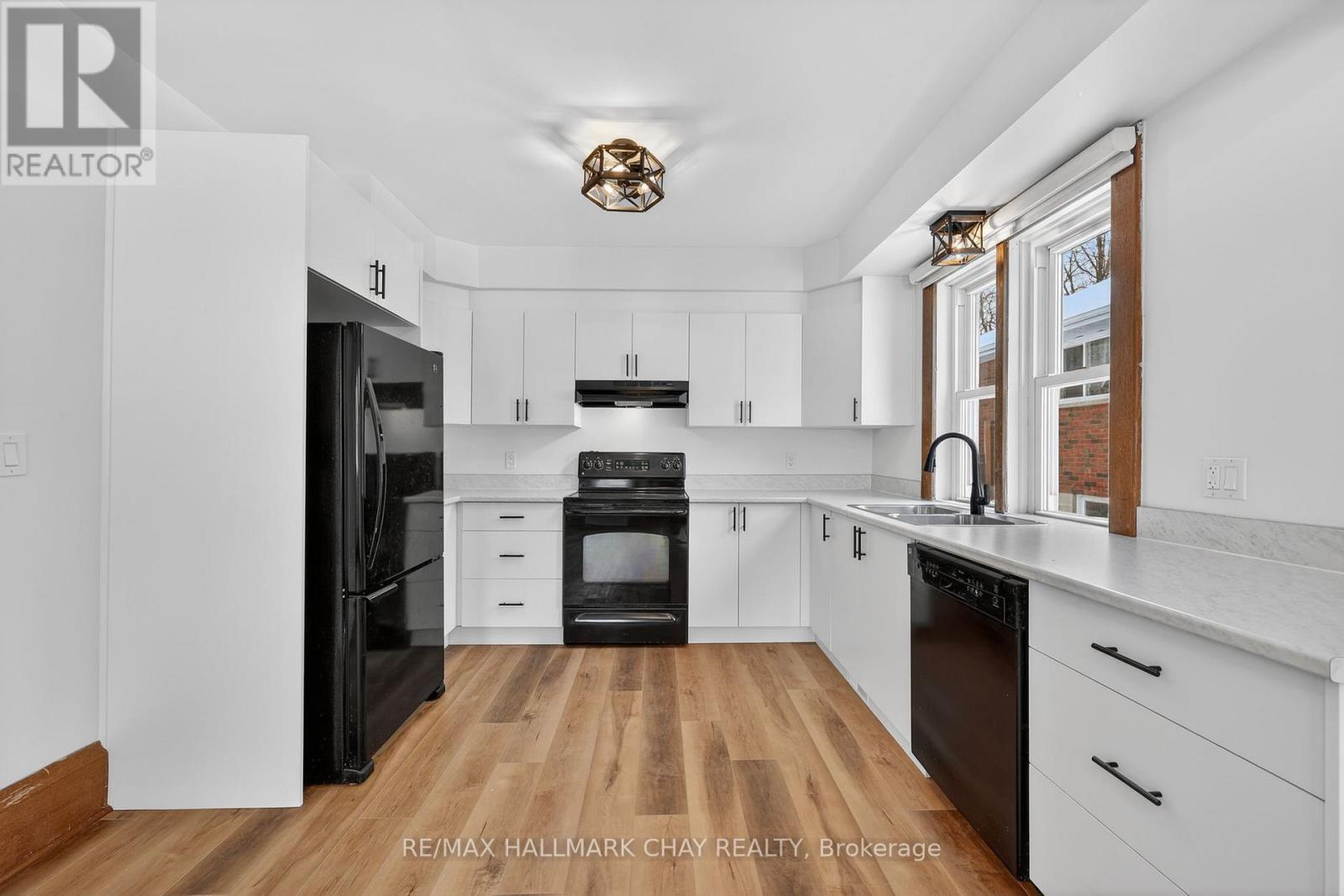 8 JOHN STREET - Photo 5 of 36, Springwater (Elmvale), Ontario