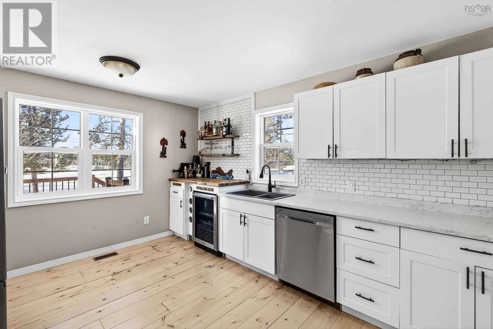 Property 11 of 49 of 168 Highway 307