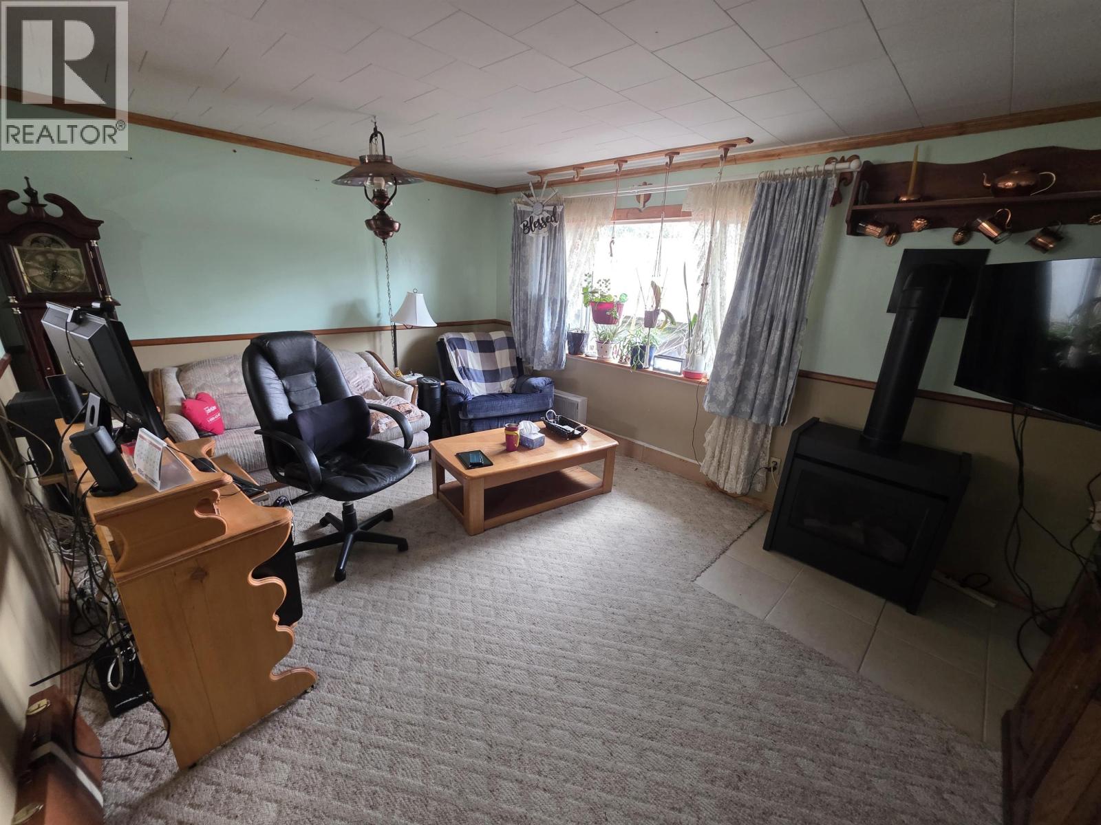 3987 WALKER Street, Terrace