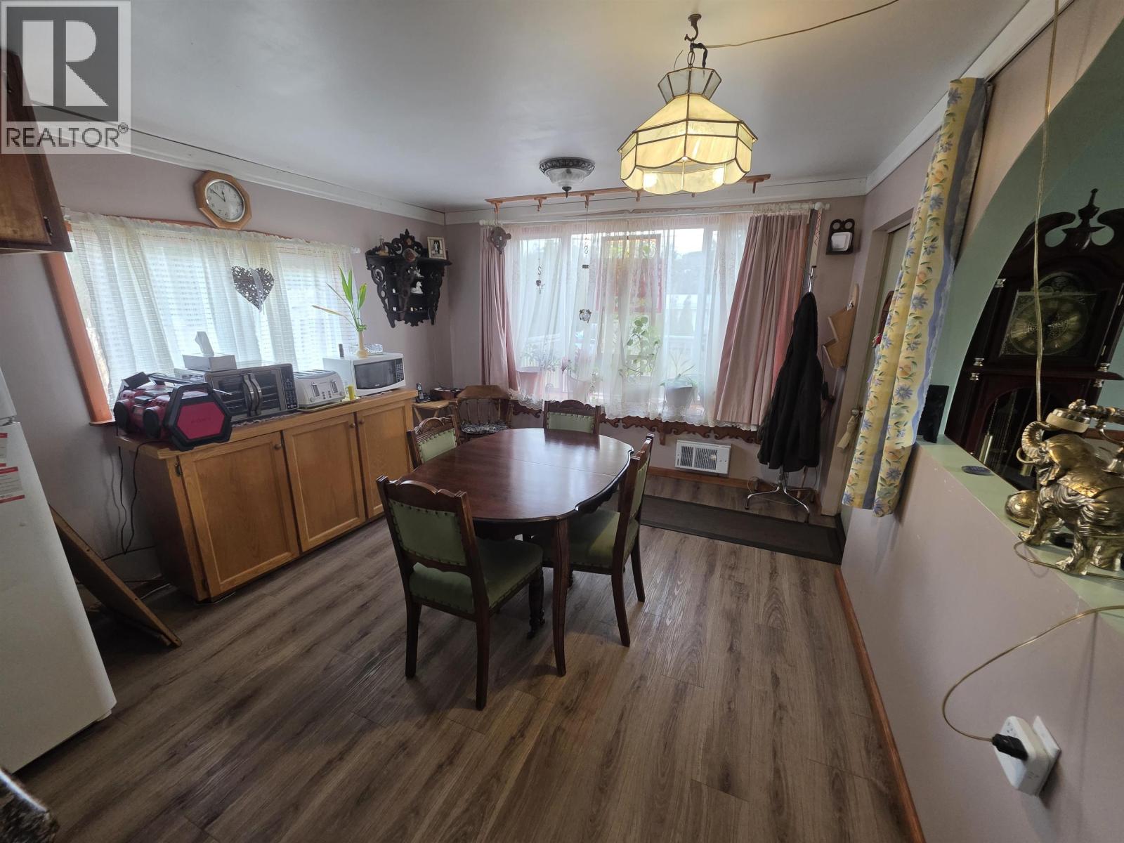 3987 WALKER Street, Terrace