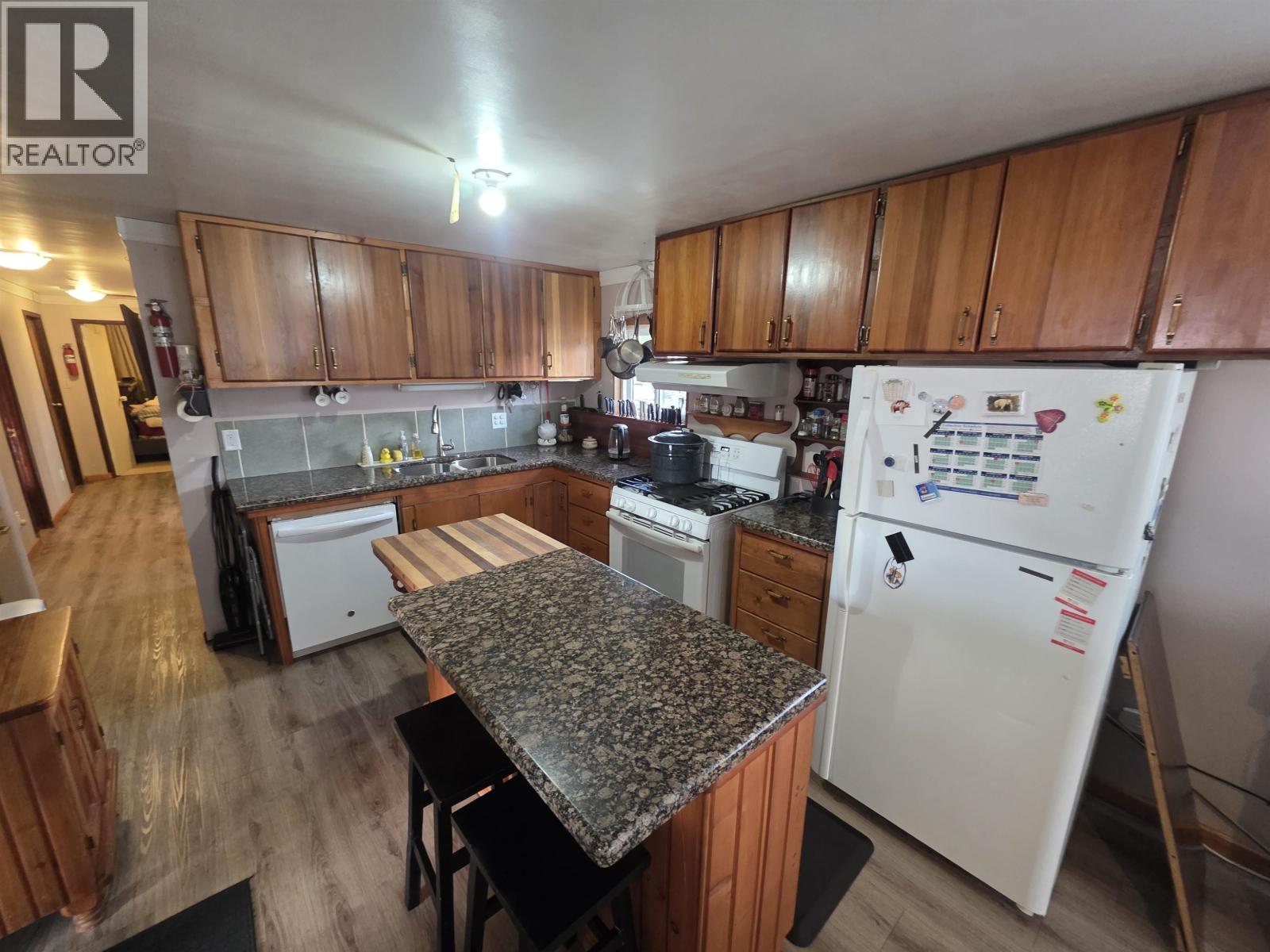 3987 WALKER Street, Terrace