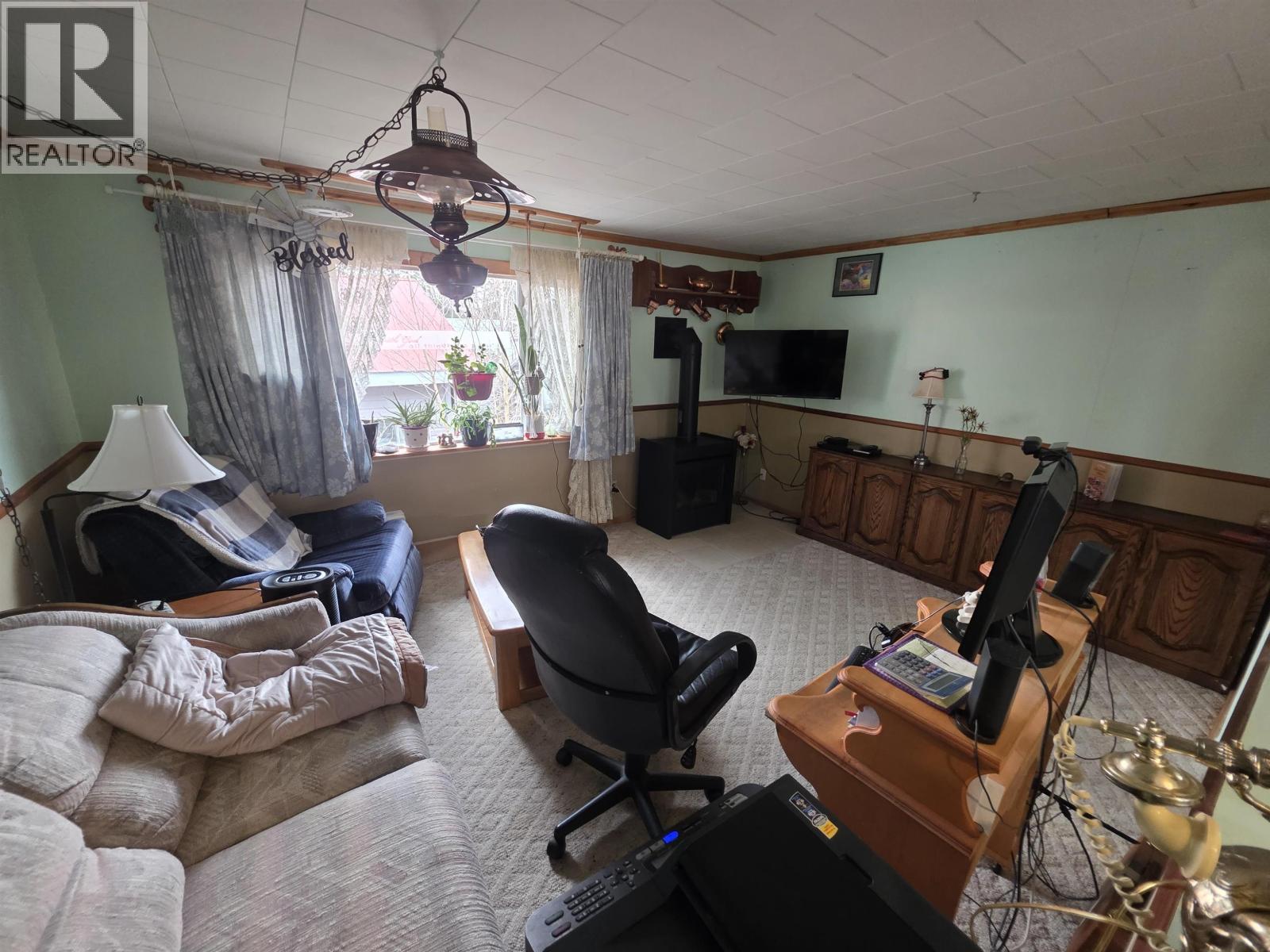 3987 WALKER Street, Terrace