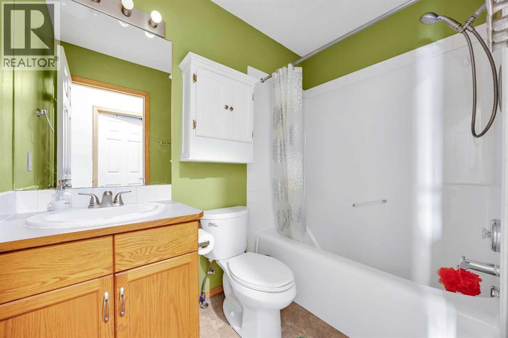 Single Family House Bi-level for Sale in  Applebrook Circle SE Applewood Park Calgary 