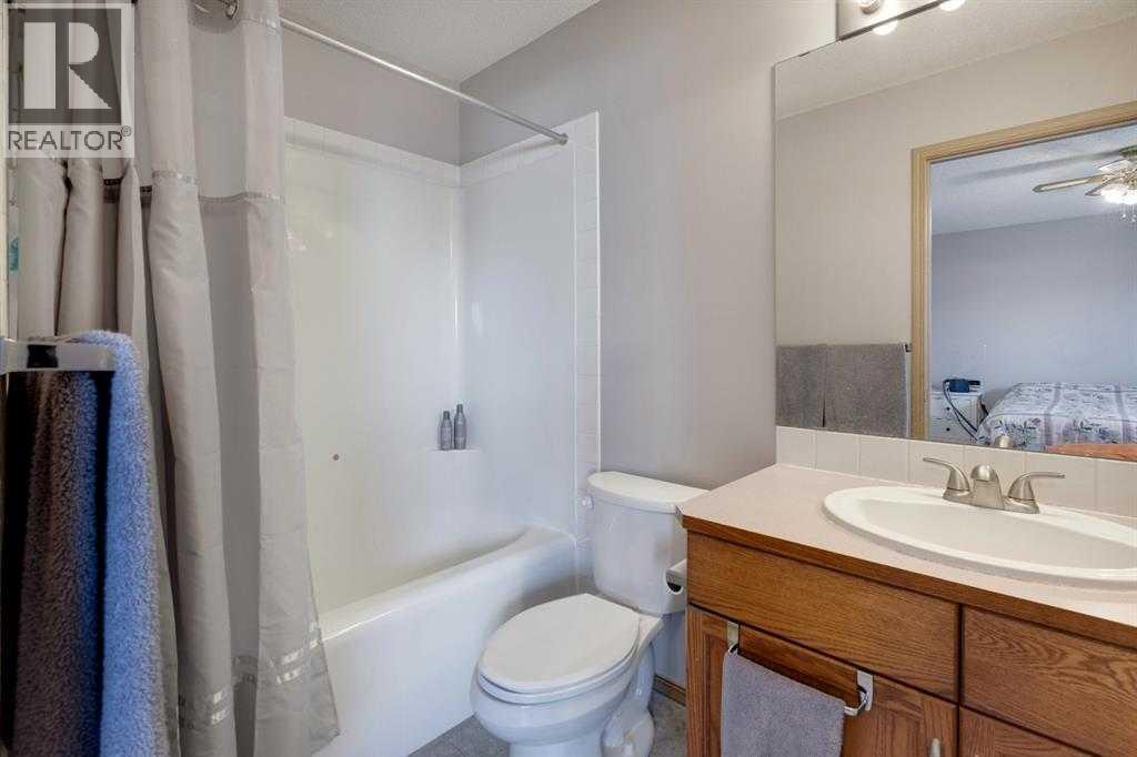 Single Family House Bi-level for Sale in  Applebrook Circle SE Applewood Park Calgary 