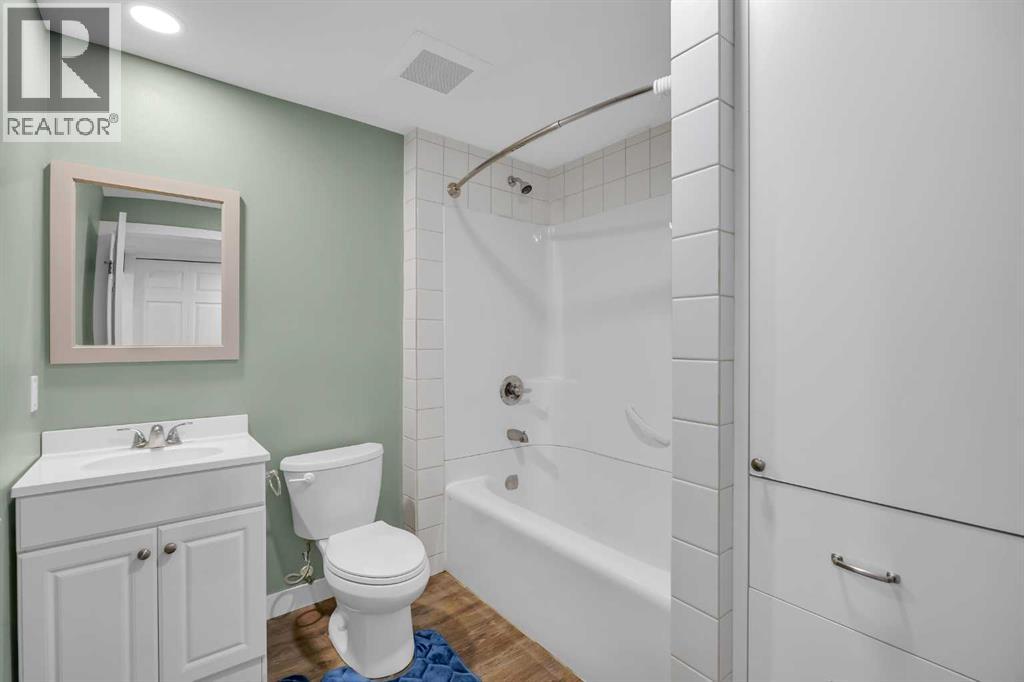 Single Family House Bi-level for Sale in  Applebrook Circle SE Applewood Park Calgary 