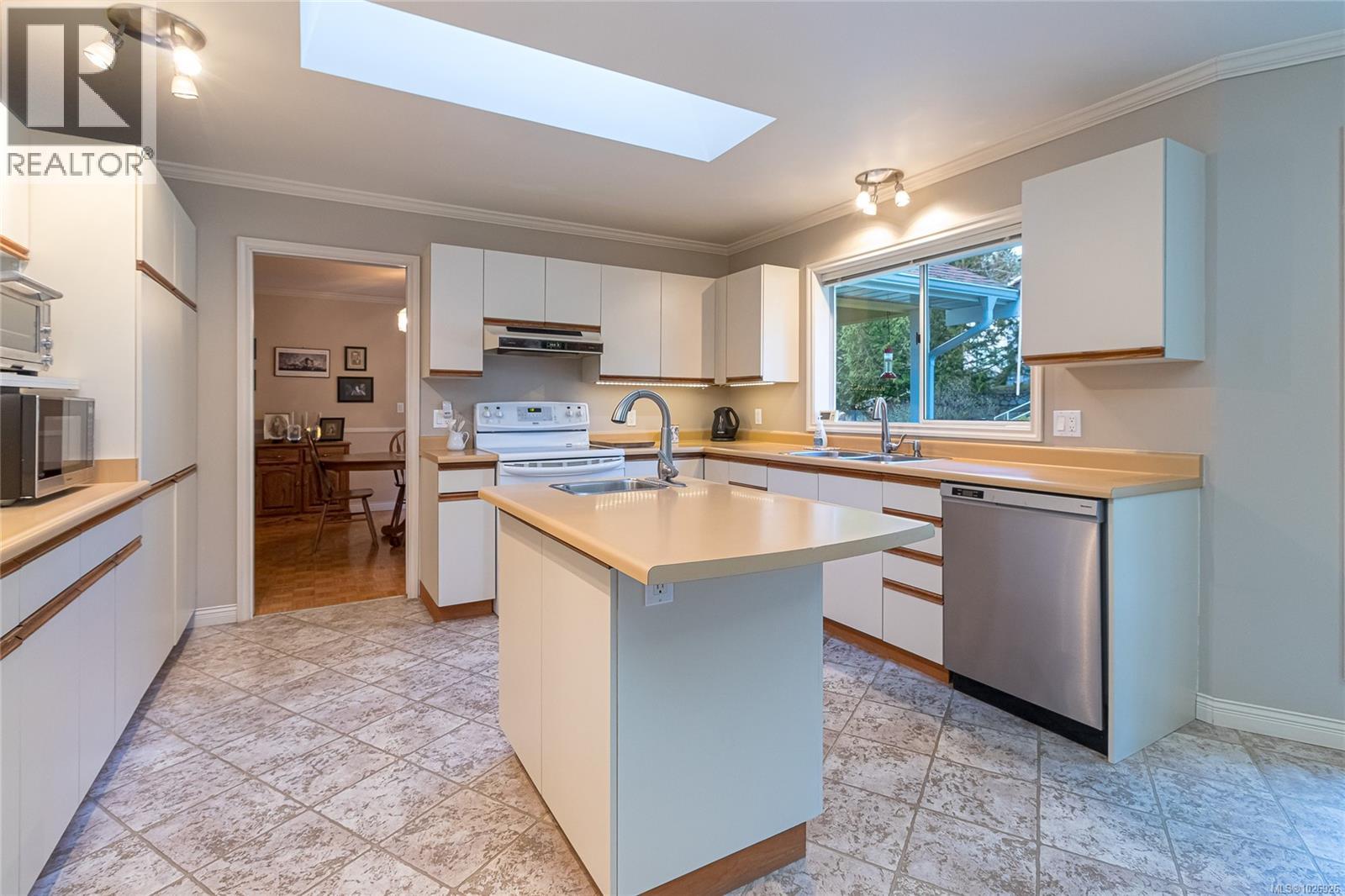 1751 Spieden Pl, North Saanich